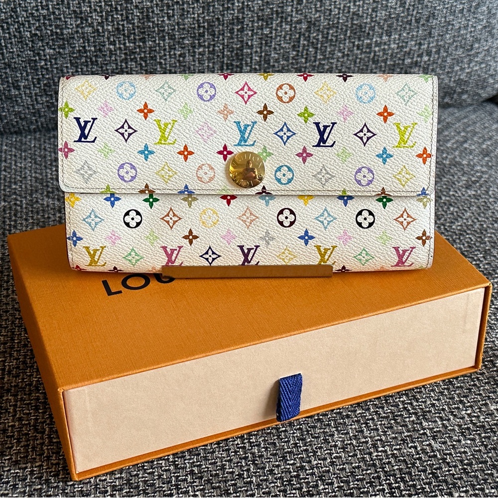 Authentic Louis Vuitton White Multicolor Sarah Wallet. RARE baby blue interior